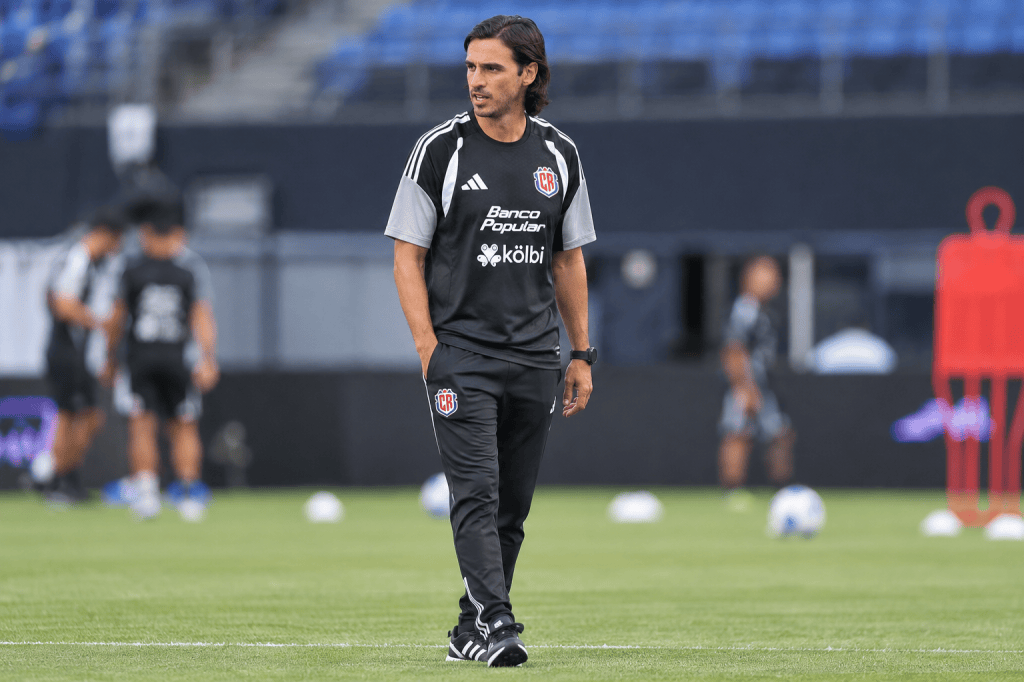 Bryan Ruiz alcanza un acuerdo para continuar al frente de Costa Rica